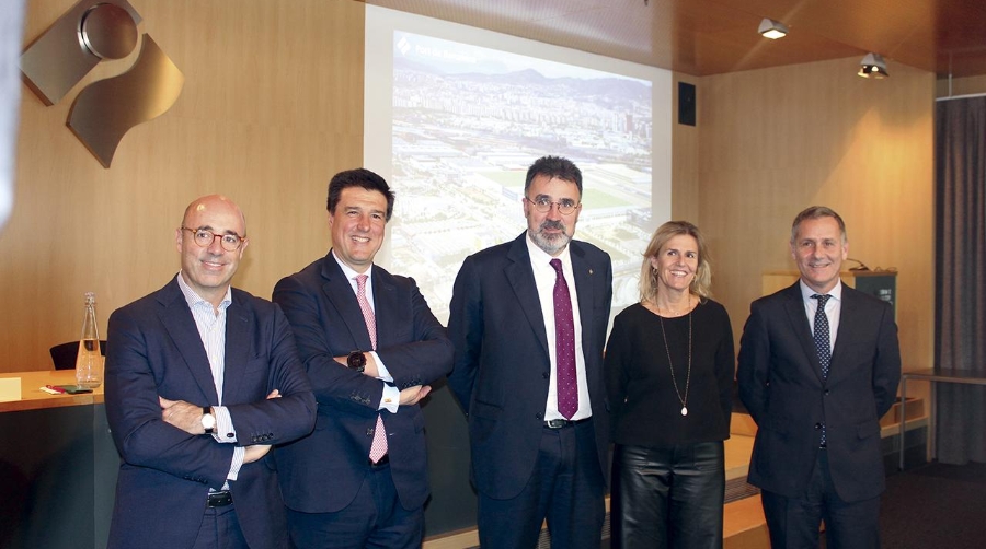 Luis Lázaro, director de logística de MERLIN; Ismael Clemente, CEo de MERLIN; Lluís Salvado, presidente de Port de Barcelona y de Cilsa, Miriam Alaminos, subdirectora general de Port de Barcelona y Jordi Guerrero, director general de Cilsa. Foto J.P.M.