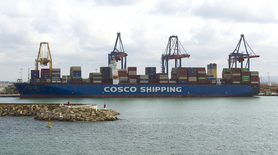 Cosco Shipping Holdings transportó casi 26 millones de TEUs en 2024.