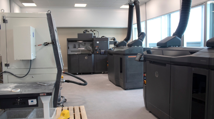 El Propeller Club de Barcelona visita la incubadora 3D del CZFB