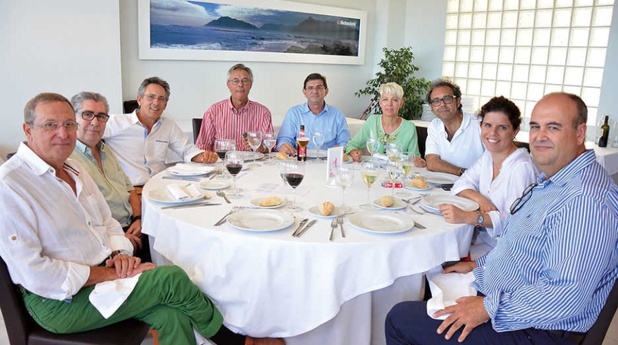 Luis Carlos Fern&aacute;ndez recibe el homenaje de sus compa&ntilde;eros de la AP de Valencia