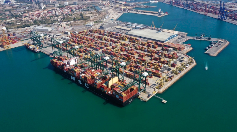 Los puertos espa&ntilde;oles muestran su capacidad para atender a los gigantes del mar