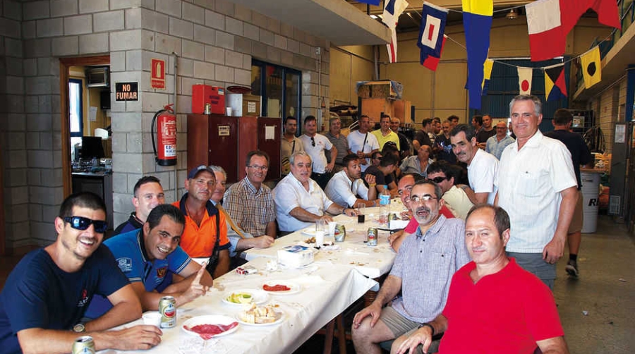 Comida de hermandad entre los pr&aacute;cticos, amarradores y remolcadores del Puerto de Valencia