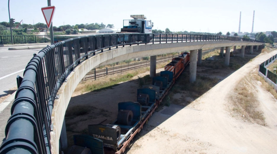 El Puerto de Set&uacute;bal reurbaniza el paso elevado de acceso al enclave