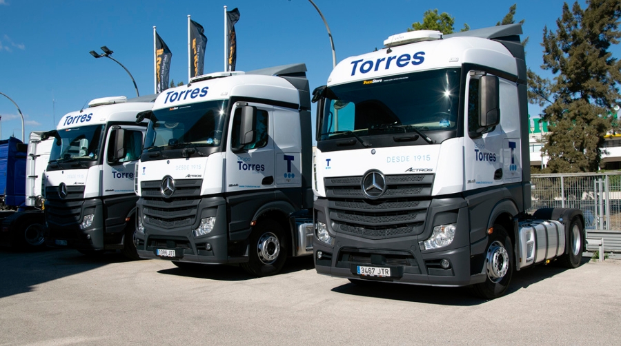 Grupo Torres refuerza su flota con 12 tractoras Mercedes-Benz adquiridas en TruckStore
