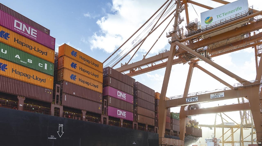 La naviera alemana apuesta por Tenerife para parte de sus tráficos de transbordo.