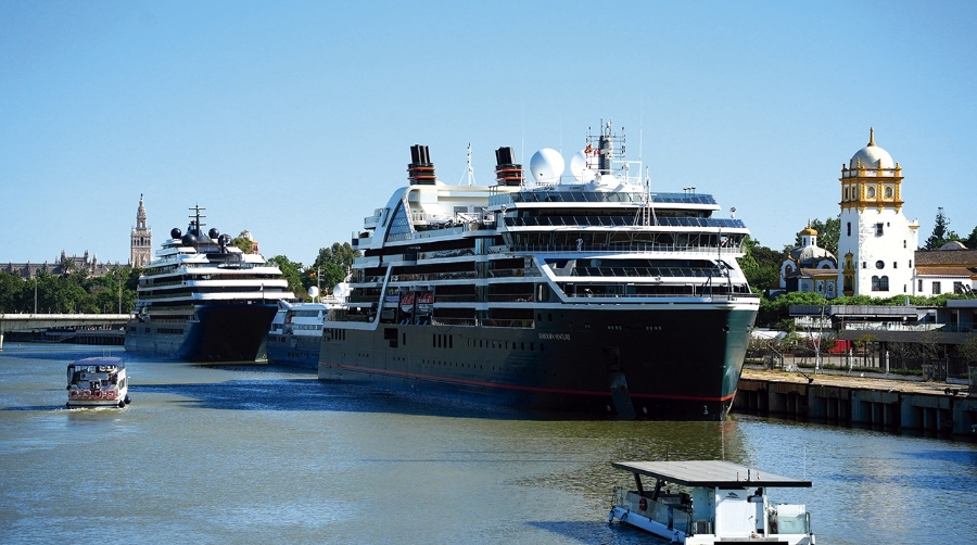 El Puerto de Sevilla espera, de aquí a finales de noviembre, la llegada de un total de 16 escalas de cruceros.
