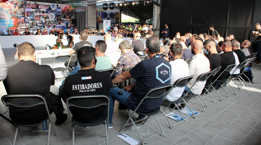 Estibadores de toda Europa debaten en Barcelona el futuro de la estiba