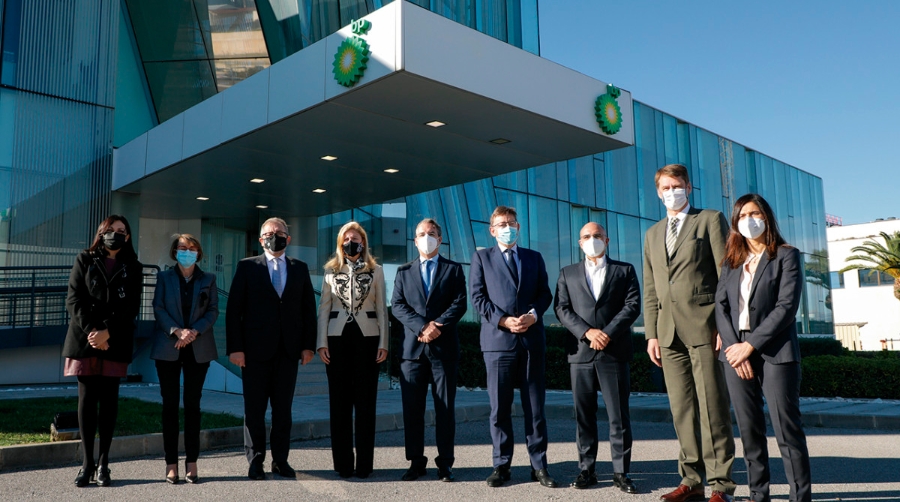Ximo Puig anuncia un acuerdo con BP para colaborar en la descarbonizaci&oacute;n