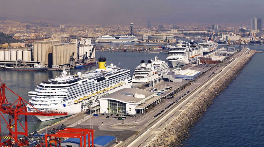 El tr&aacute;fico de contenedores del Puerto de Barcelona crece un 5% hasta julio