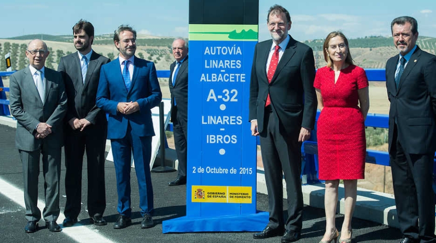 Pastor fomenta la vena inaugural de Rajoy