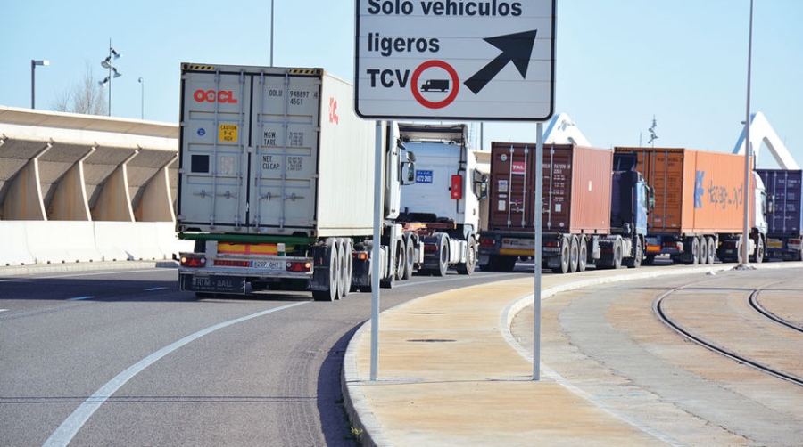 La huelga de la estiba en Valencia se salda con el desv&iacute;o de cuatro buques y 12.000 TEUs perdidos