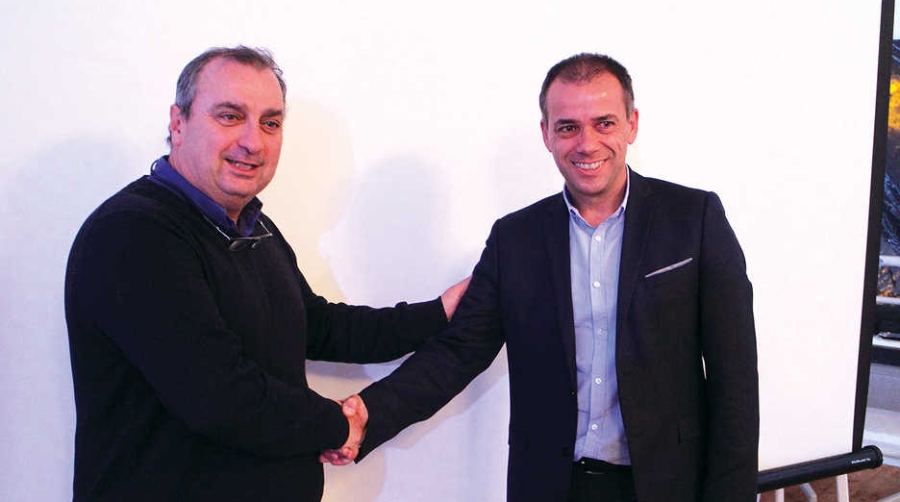Pascal Marty, director del Puerto de Baiona (derecha), y Georges Strullu, vicepresidente de la CCI Baiona-Basque Country, responsable de Puertos. Foto J.P.