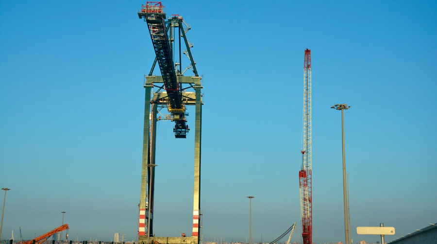 MSC Terminal Valencia ultima el montaje de su nueva gr&uacute;a
