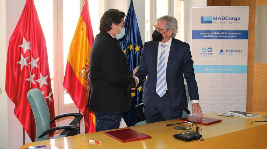 David Pérez, consejero de Transportes e Infraestructuras de la CAM, y Jesús Cuéllar, presidente de Foro MADCargo.