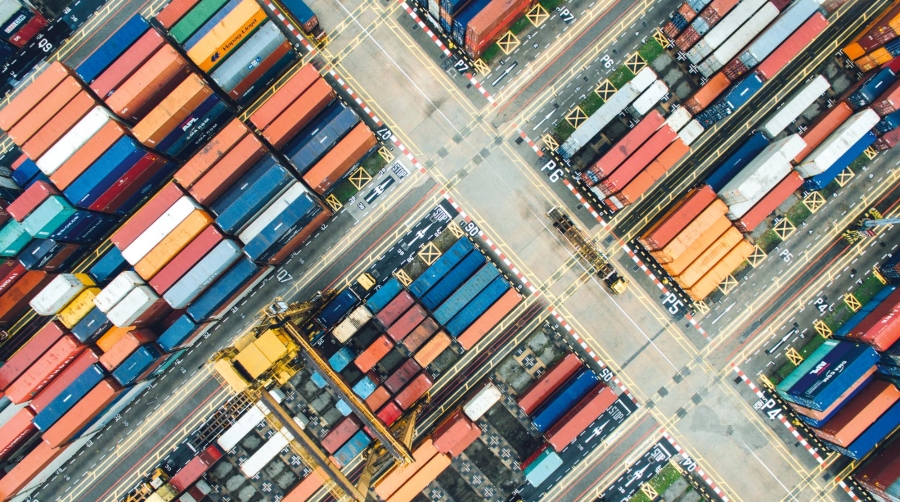El 91% de los encuestados ha indicado que la razón principal de esta disminución no está relacionada tanto con la COVID y los confinamientos, como con la escasez de material (especialmente microchips) y las consiguientes reducciones de volumen en el sector del automóvil.