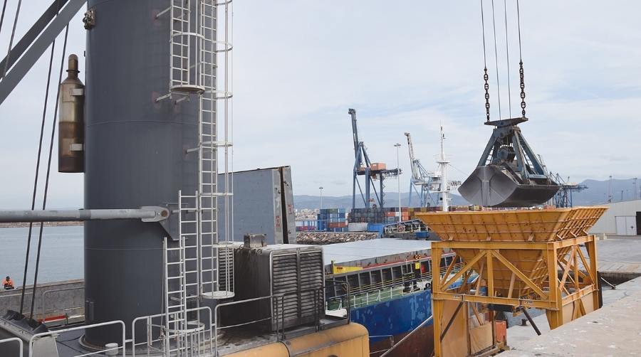 El movimiento de granel sólido ha impulsado los tráficos del puerto de Castellón.