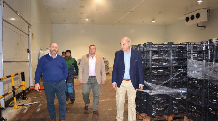 El delegado de la Zona Franca de C&aacute;diz visita la nave de Gohisa Fish