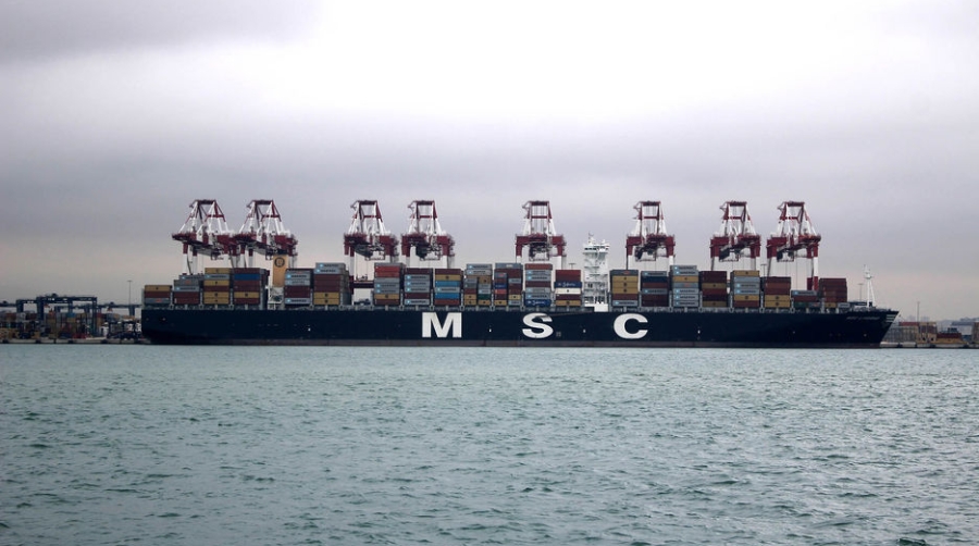 BEST establece un nuevo hito en Barcelona al atender un barco con ocho gr&uacute;as a la vez