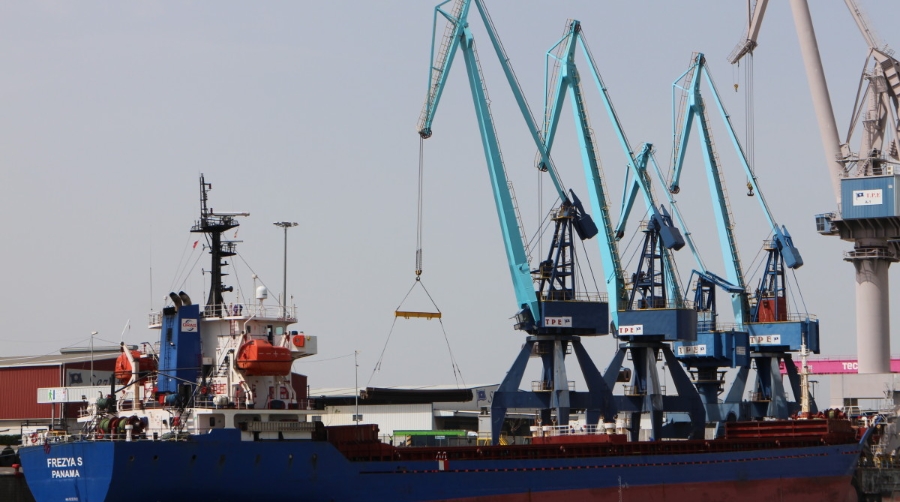 S&oacute;lo la import de mercanc&iacute;a general dinamiza el comercio exterior mar&iacute;timo hasta marzo