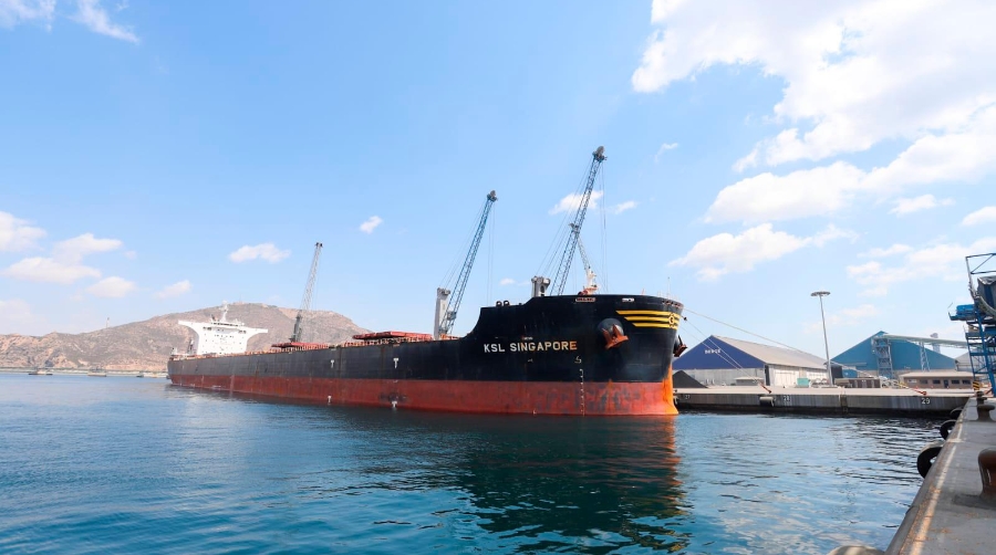 El Puerto de Cartagena acoge un granelero con 120.000 t de carbón