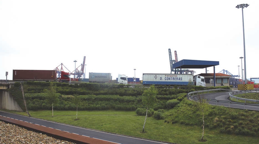 El Puerto de Bilbao e Interbiak fomentan el uso de la Supersur por los veh&iacute;culos pesados