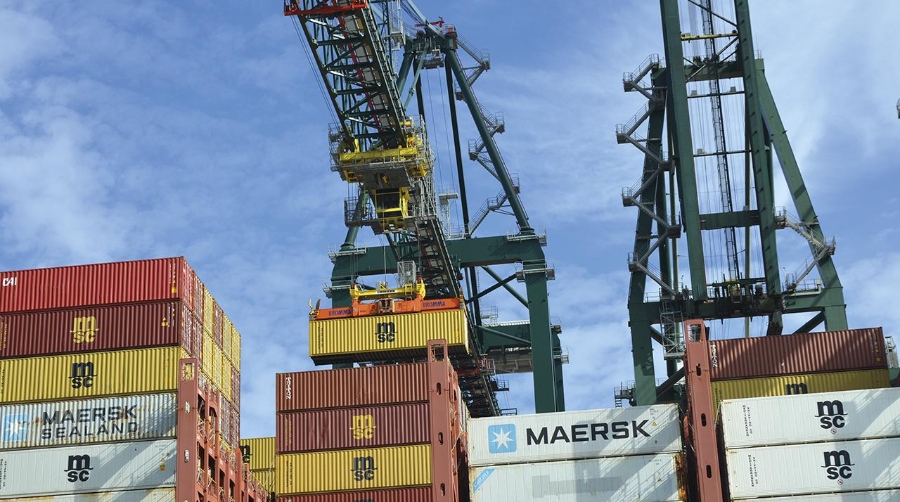 El movimiento de contenedores en los muelles valencianos descendió un 18% en el mes de octubre. Foto: DP.