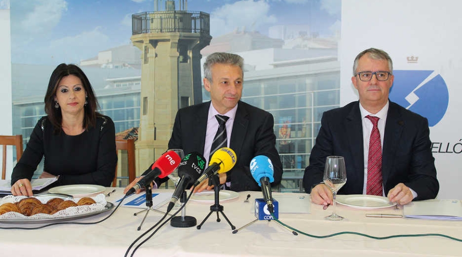 Maritina Vidal, jefa del departamento econ&oacute;mico-financiero de la APC; Francisco Toledo, presidente de la Autoridad Portuaria de Castell&oacute;n y Roberto Arzo, director general de la APC. Foto FV.