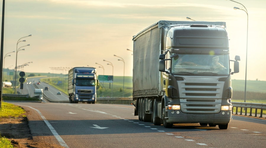 Francia ampl&iacute;a las normas sociales del Paquete de Movilidad a los veh&iacute;culos ligeros, prohibiendo que los conductores efect&uacute;en los descansos a bordo del cami&oacute;n, y Espa&ntilde;a prepara su r&eacute;gimen sancionador.