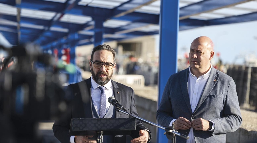La Generalitat instala 900 paneles solares en el Puerto de la Ràpita