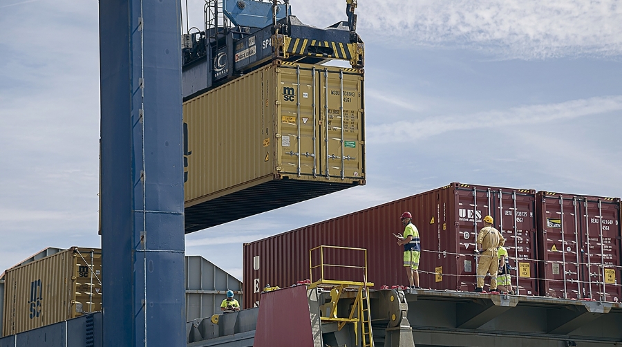 La subida de la import/export frena la caída de los puertos españoles hasta septiembre