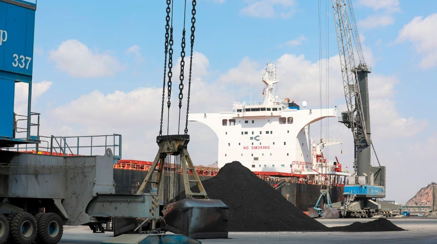 El Puerto de Cartagena acoge un granelero con 120.000 t de carbón