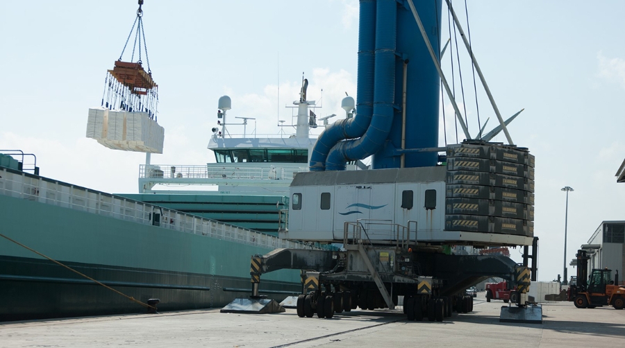 El Puerto de Tarragona descarga en tres d&iacute;as m&aacute;s de 31.000 toneladas de pasta de papel