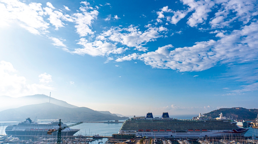 El Puerto de Cartagena recibe la llegada simult&aacute;nea de 3.000 cruceristas