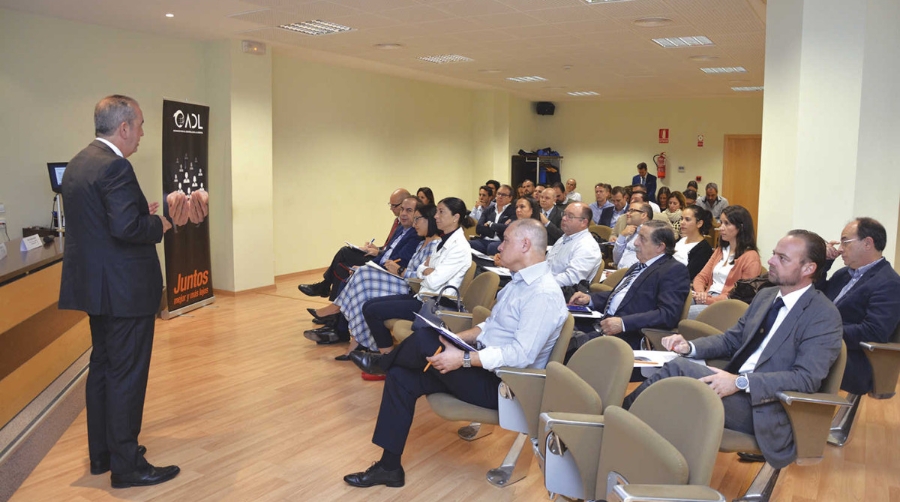 ADL acogi&oacute; el Foro de Talento Log&iacute;stico en el que Gabino Diego, director de Relaciones Institucionales de IMF Business School, present&oacute; el Informe. Foto Alba Garc&iacute;a.