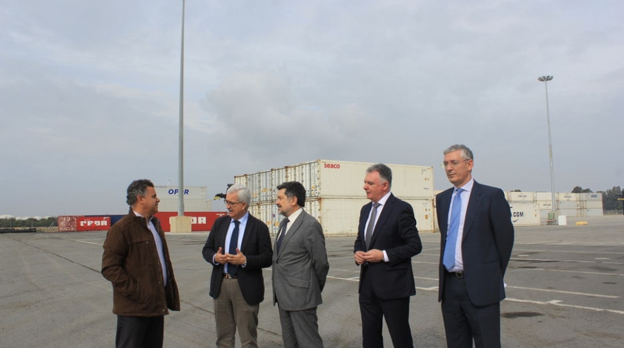 El vicepresidente de la Junta de Andaluc&iacute;a visita la nueva terminal de contenedores del Puerto de Huelva