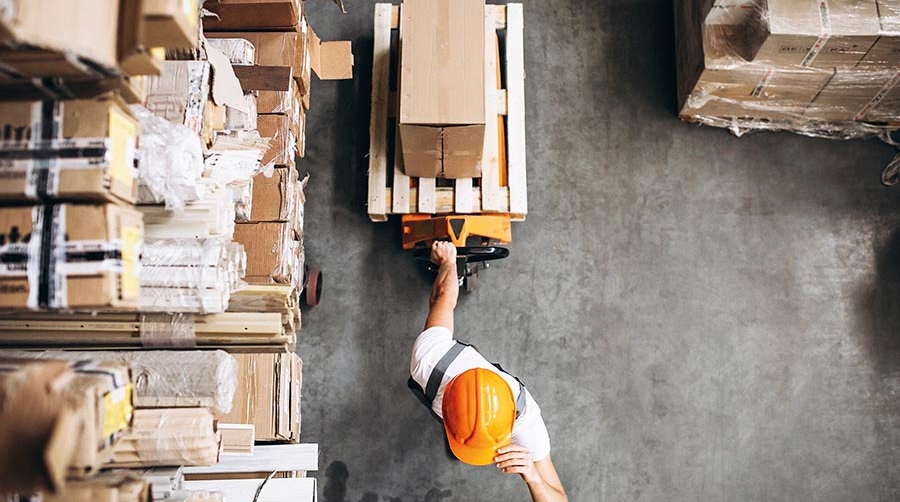 Muchas empresas han dejado de fabricar sus productos para manufacturar otros de primera necesidad.