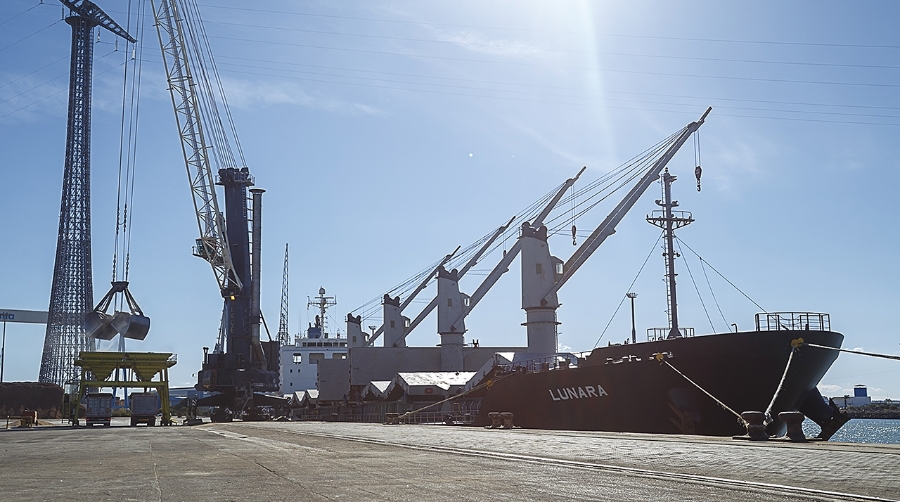 Los graneles sólidos impulsan el tráfico de Cádiz hasta septiembre