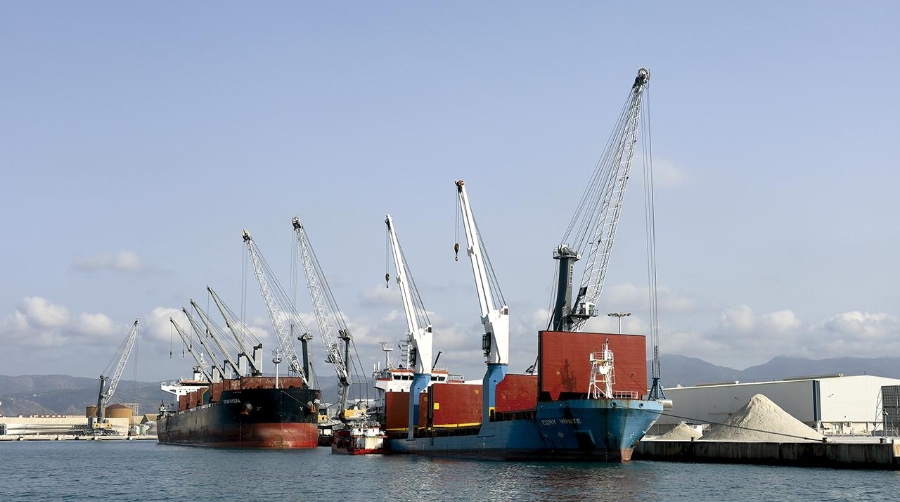 La negociación sigue en los muelles castellonenses.