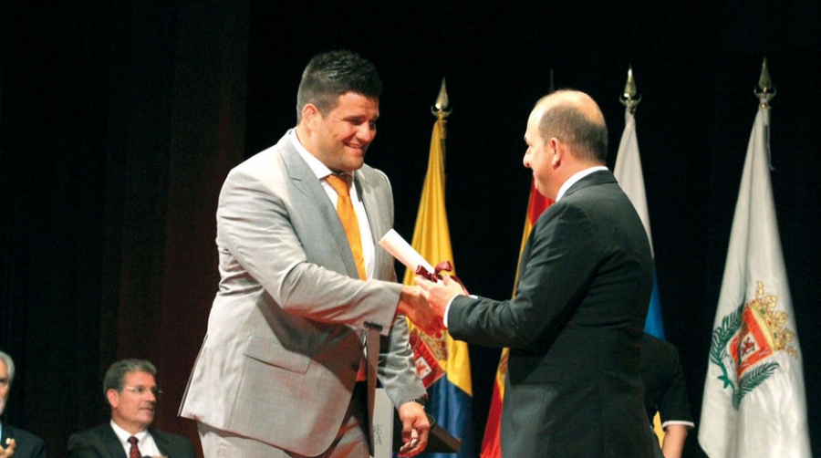 Juan Espino Dieppa, estibador del Puerto de Las Palmas, recibe el t&iacute;tulo de hijo predilecto de su ciudad