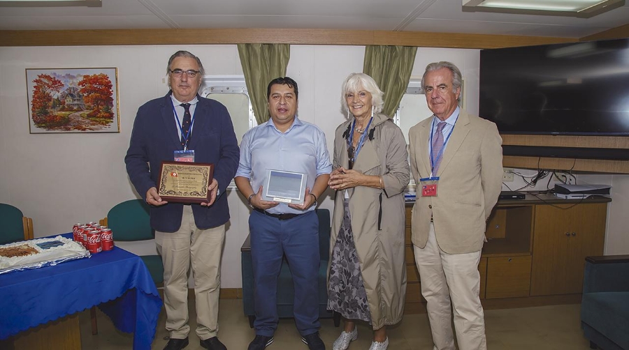 Acto de entrega de metopas.