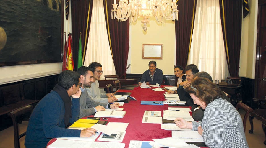 Ayuntamiento de C&aacute;diz y APC estudian el modelo desarrollo de la d&aacute;rsena