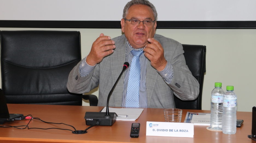 De la Roza alerta del &ldquo;disparate&rdquo; que supondr&iacute;a eliminar los l&iacute;mites para acceder a la profesi&oacute;n&nbsp;