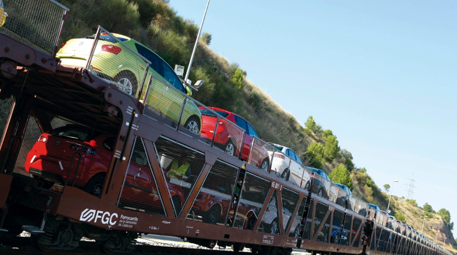 Coches de Seat en tren 02