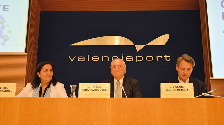 M&ordf; Luisa Gonz&aacute;lez: &quot;Hay que conocer las novedades del CAU porque estamos dando un servicio&quot;