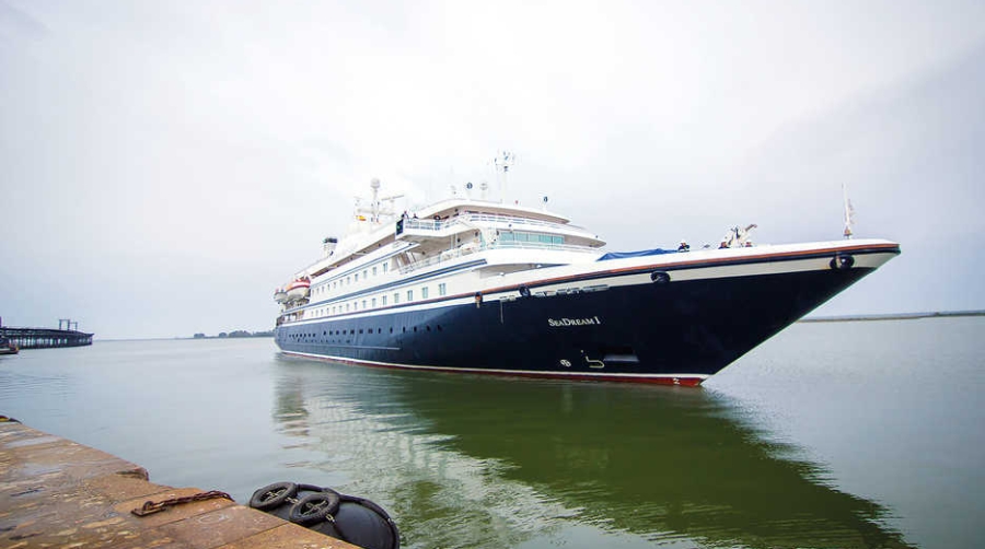 El buque de cruceros &quot;Seadream I&quot; vuelve a recalar en Huelva esta temporada