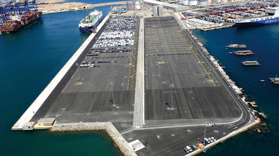 La consultora analizará la mejor opción para poner en marcha una estación ferroviaria en el Muelle de la Xità del puerto de Valencia.