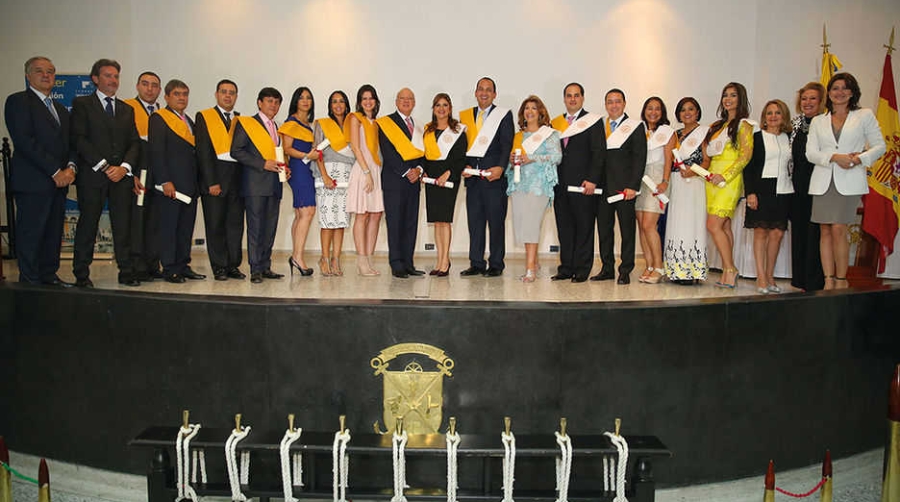 Los alumnos de la edici&oacute;n colombiana del M&aacute;ster de la APV reciben sus diplomas