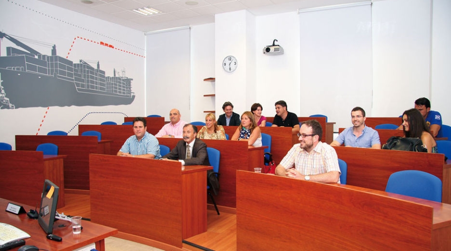 Francisco Roca Monz&oacute; se entrevista con los socios de la aaaIPEC