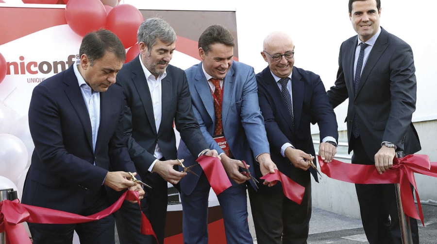 Un momento de la inauguraci&oacute;n de la f&aacute;brica de Uniconf.