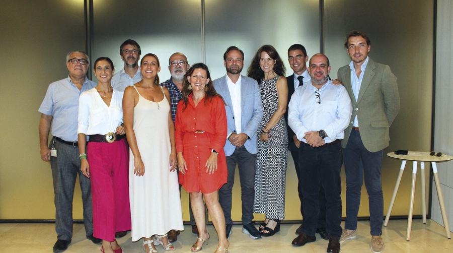 Los miembros de la nueva Junta Directiva de Propeller Valencia. Desde la izquierda: Francisco Salvador, Carmen Amador, Rubén Marín, Lorena Ballester, Antonio Crespo, Yolanda Atiénzar, Alfredo Soler, Carolina Lorente, Jorge Selma, Fernando Vitoria y Pedro Catalán.